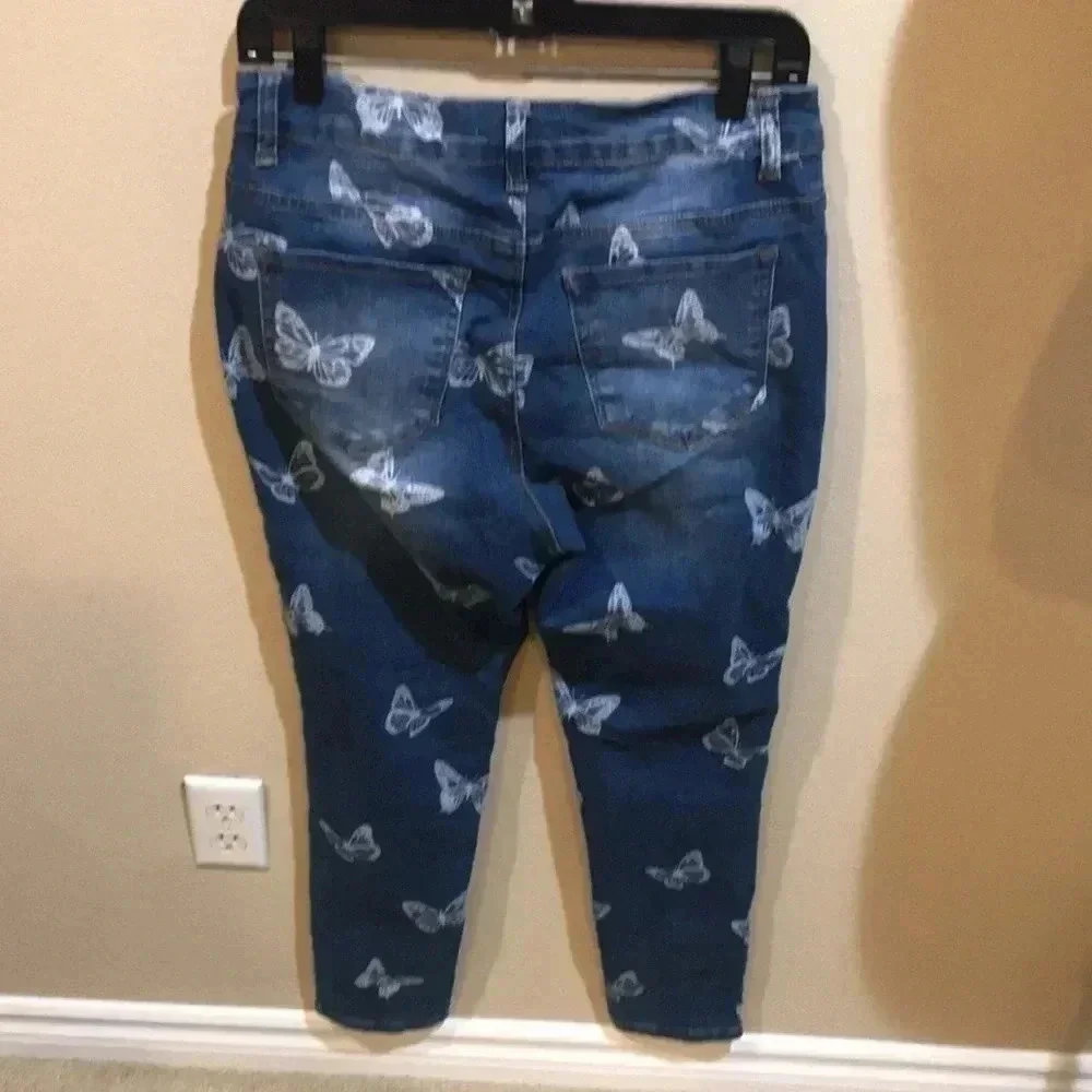 Revelation Skinny Jeans with Butterfly Design 5 Pockets-Size 8